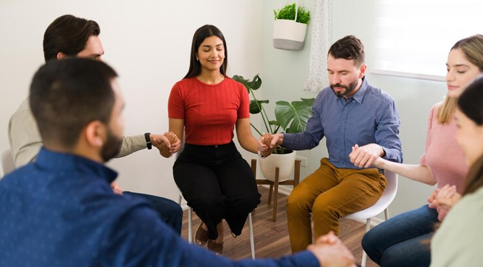The Psychological Benefits of Group Dynamics in Therapy